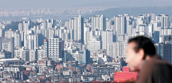 서울 용산구 남산에서 바라본 아파트 단지 모습. 뉴시스