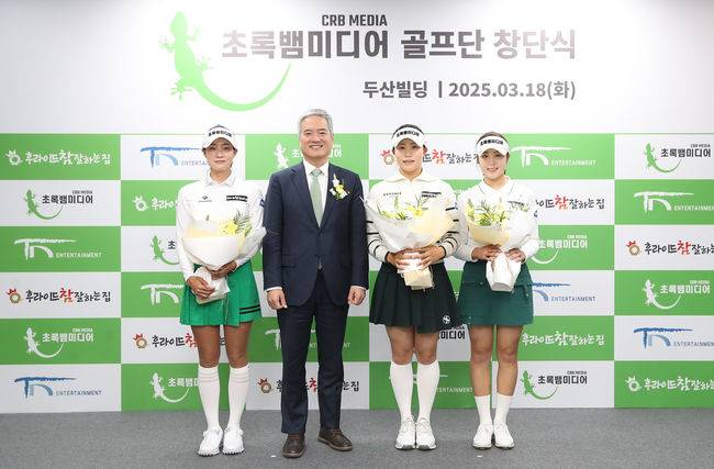 왼쪽부터 윤선정, 초록뱀미디어 김동준 대표이사, 고은혜, 하다인.