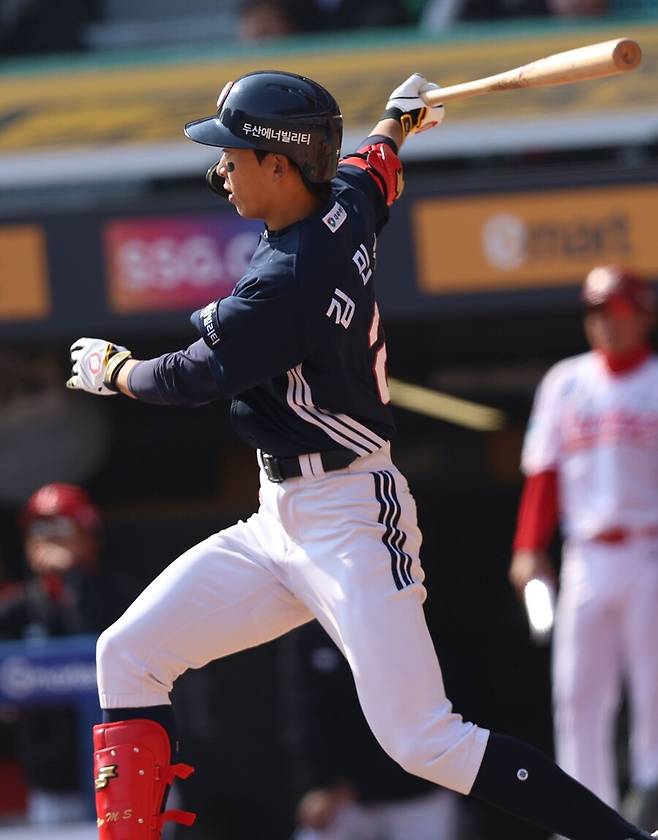 ▲ 이승엽 감독은 김민석이 장기적으로는 팀 리드오프로 성장할 수 있는 선수라고 믿음을 드러내고 있다 ⓒ두산베어스