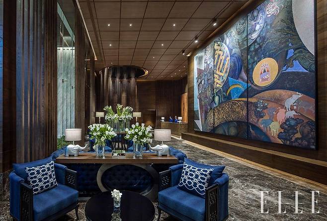 마치 갤러리 같은 호텔 로비.