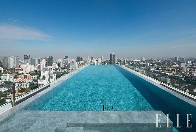 탄성을 자아내는 인피니티 풀.