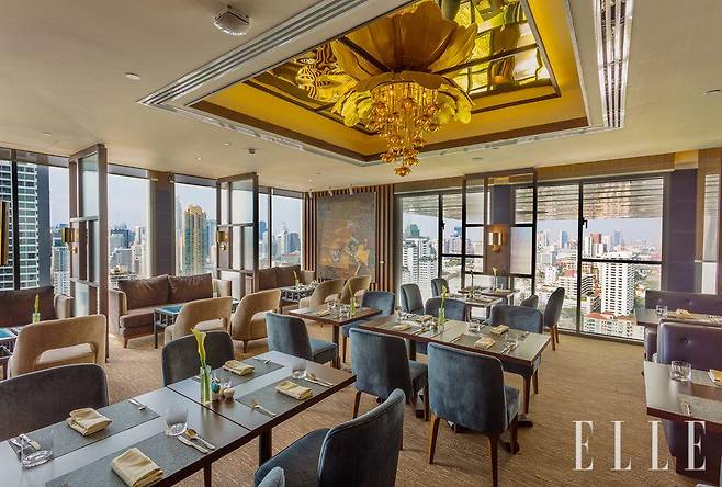 스위트 투숙객과 프라이빗 회원 전용 라운지인 반 보르네오 클럽(Baan Borneo Club).