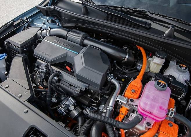 기아 5세대 스포티지 하이브리드 엔진룸.
