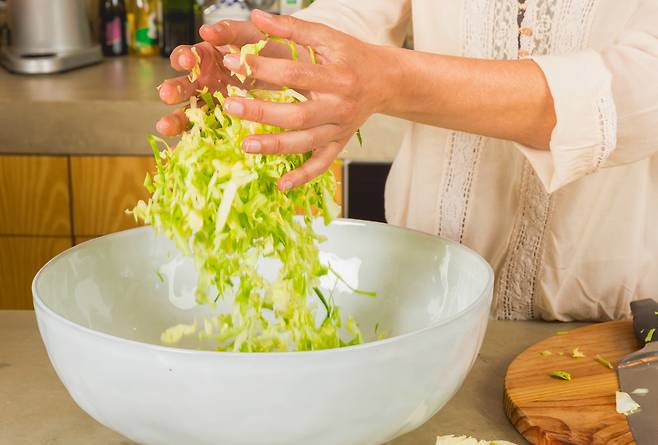 양상추는 채 썰어 먹으면 폴리페놀 함량이 81%, 항산화 능력이 442% 증가한다./사진=클립아트코리아