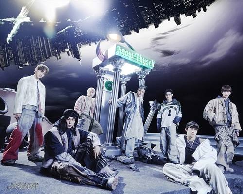 그룹 뉴비트(NEWBEAT, 박민석·홍민성·전여여정·최서현·김태양·조윤후·김리우)가 24일 오후 정규 1집 ‘RAW AND RAD’ 발매 쇼케이스를 연다.