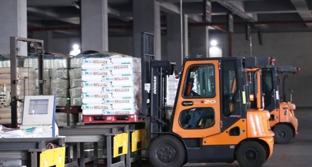 지게차운전기능사 자격증도 많이 취득했으나, 상대적으로 고령층에서만 해당 직종의 취업률이 높았다. 사진은 제분공장의 지게차 모습. 연합뉴스