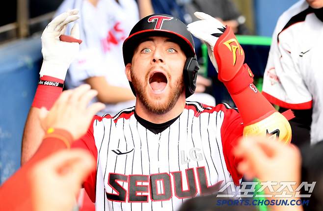 오스틴도 깜짝 놀란 문정빈의 130m 초대형 홈런포.