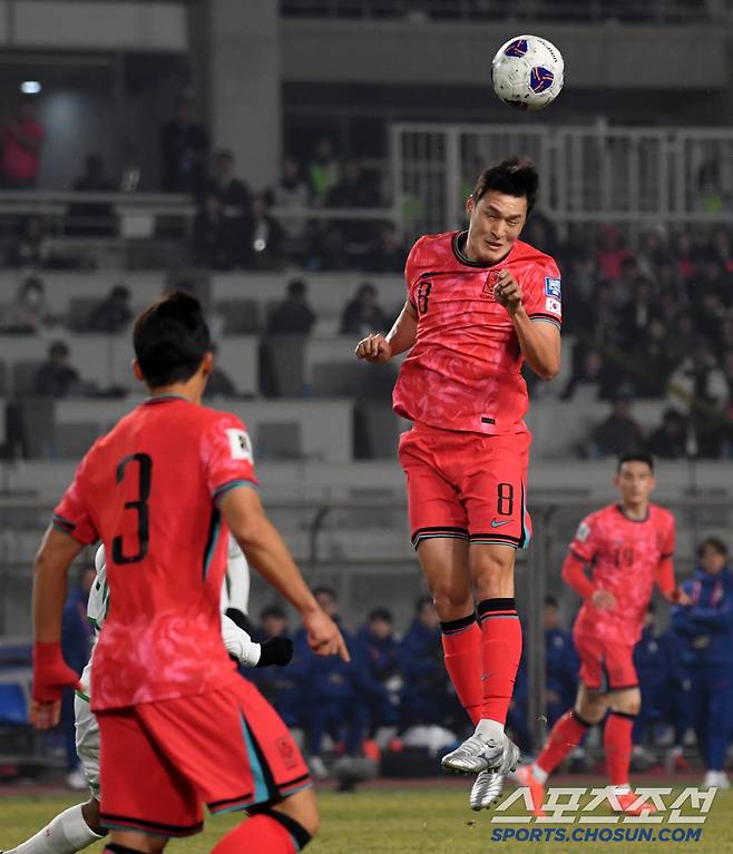 20일 고양종합운동장에서 열린 2026 FIFA 북중미 월드컵 아시아지역 3차 예선 대한민국과 오만의 경기. 박용우가 수비를 하고 있다. 고양=박재만 기자 pjm@sportschosun.com/2025.03.20/