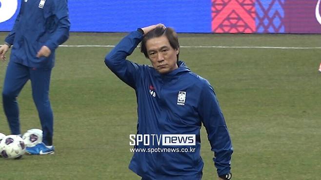 ▲ 요르단전 준비하는 홍명보 감독