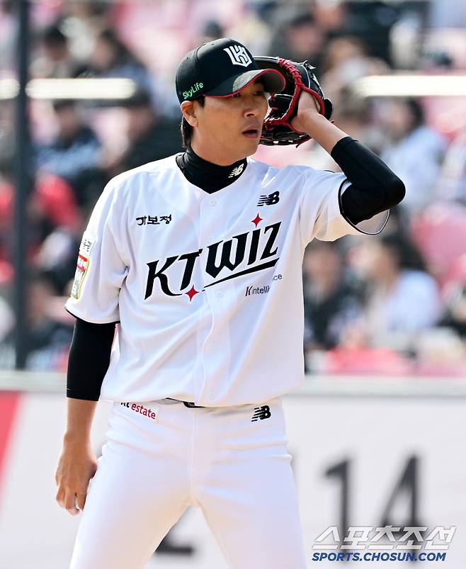 9일 수원KT위즈파크에서 열린 KBO리그 KT 위즈와 LG 트윈스의 시범경기. KT 우규민이 숨을 고르고 있다. 수원=박재만 기자 pjm@sportschosun.com/2025.03.09/