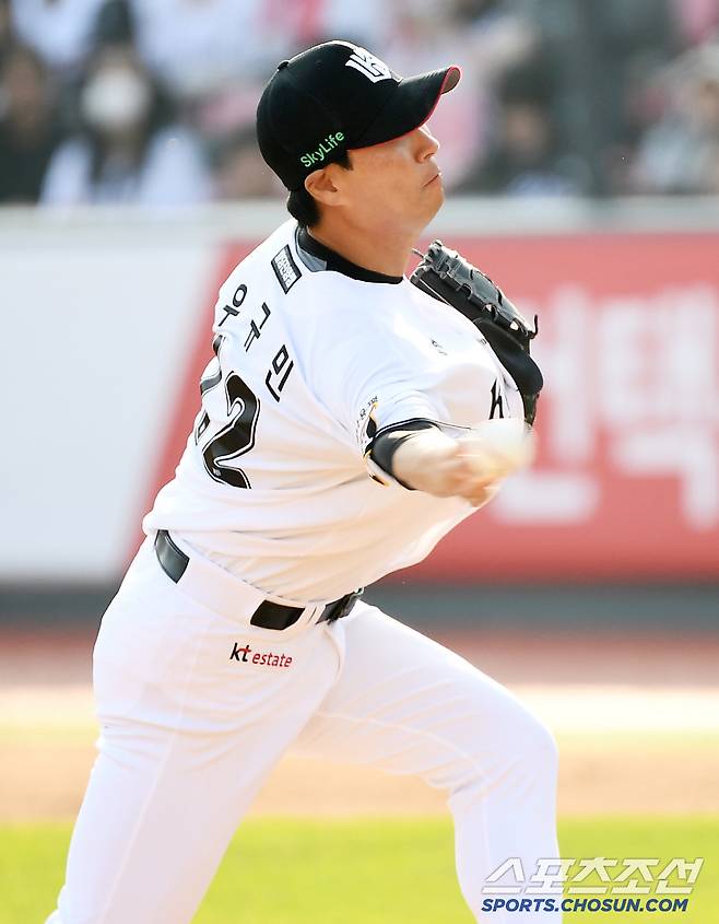 22일 수원 KT위즈파크에서 열린 한화와 KT의 개막전. 9회초 우규민이 투구하고 있다. 수원=정재근 기자 cjg@sportschosun.com/2025..3.22/
