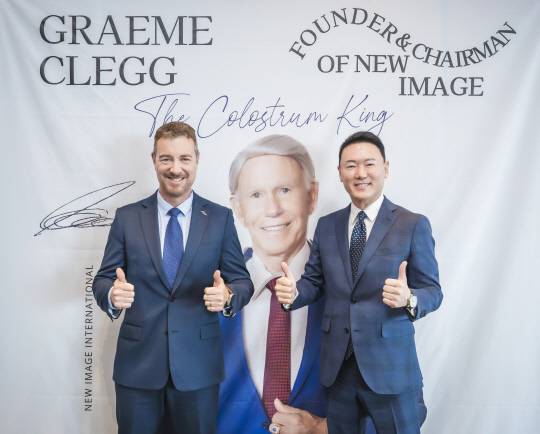 스캇 셰리프 뉴이미지 그룹 총괄사장(좌측)과 박용재 뉴이미지 코리아 대표