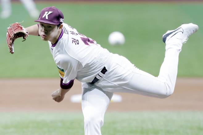 키움 히어로즈가 정현우를 선발 투수로 예고했다. 사진은 2025 시범경기에 선발 등판한 정현우의 모습. /사진=뉴시스