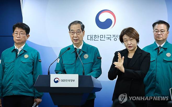 산불 예방 관련 대국민담화 하는 한덕수 권한대행 (서울=연합뉴스) 홍해인 기자 = 한덕수 대통령 권한대행 국무총리가 26일 정부서울청사에서 산불 예방 관련 대국민담화를 하고 있다. 2025.3.26 hihong@yna.co.kr