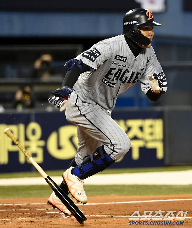 27일 잠실야구장에서 열린 한화와 LG의 경기, 3회초 한화 임종찬이 2루타를 치고 있다. 잠실=허상욱 기자wook@sportschosun.com/2025.03.27/