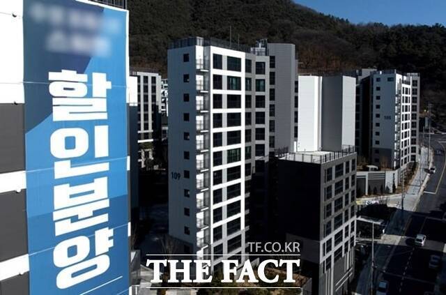 비수도권에서 미분양 주택이 계속 쌓이고 있다. 해당 주택 문제가 해결되지 않는다면 집값 상승이 어려울 것이라는 분석이 나온다. /뉴시스