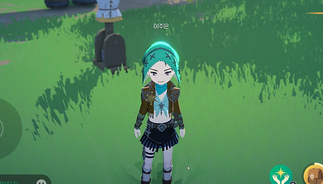 민트색을 콘셉트로 캐릭터를 꾸며봤다. 전사의 자신만만한 눈빛이 인상적이다. 마비노기 모바일 인게임 캡처.