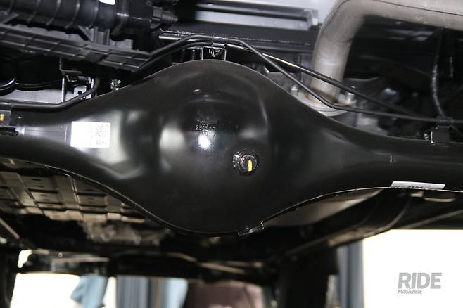 차동기어 부분. 내부에 전자식 차동기어 잠금장치(e-LD)를 배치해 험로에서 뒷바퀴 구동력을 높인다