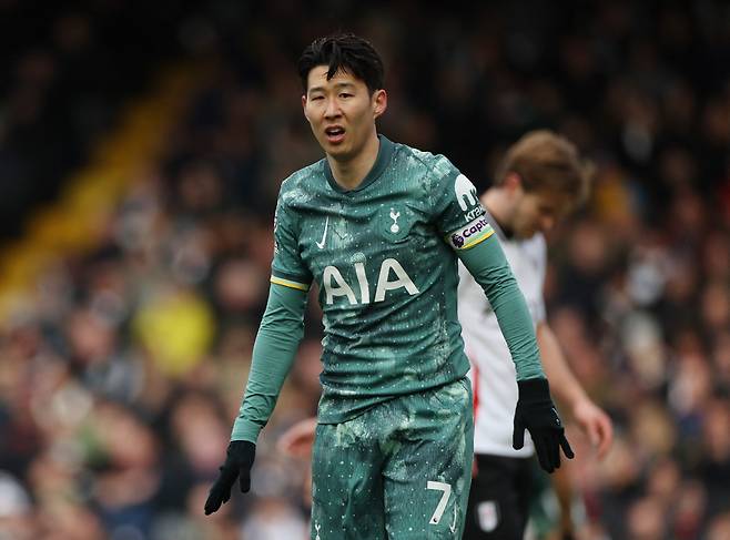 잉글랜드 프리미어리그(EPL)의 한 시대를 대표하는 손흥민과 케빈 더브라위너가 오랜 기간 함께한 자신의 팀과 이별을 앞두고 있다. 영국 TBR풋볼은 27일(한국시각) '축구에서 한 시대를 대표하는 레전드 선수를 떠나보내는 것은 결코 쉬운 일이 아니다'라며 손흥민과 토트넘의 이별이 다가왔음을 전했다. <저작권자 ⓒ 연합뉴스. 무단 전재 재배포 금지, AI 학습 및 활용 금지>