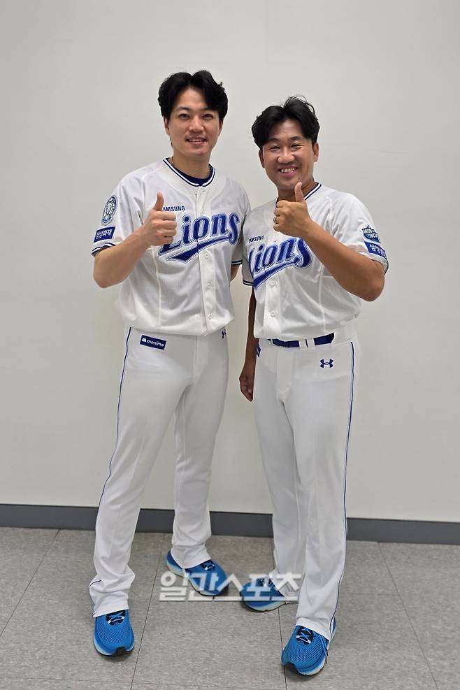 삼성 라이온즈 김상헌 응원단장(오른쪽)과 이범형 제2응원단장. 대구=윤승재 기자