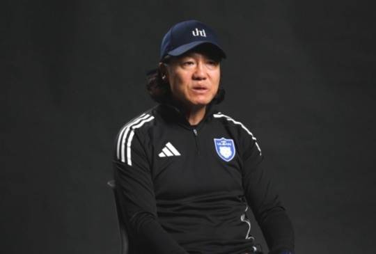 클럽 월드컵 참가를 앞두고 FIFA와 인터뷰 한 김판곤 울산 감독.