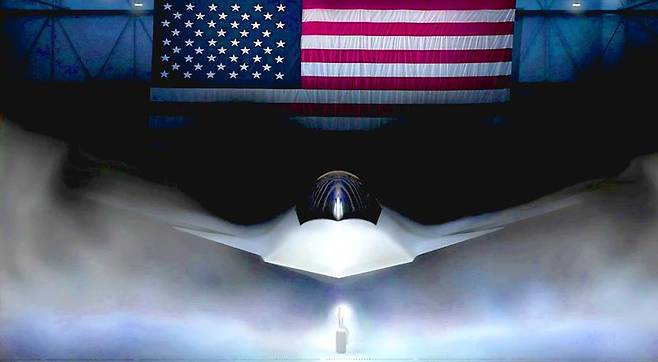 지난 21일(현지시간) 도널드 트럼프 대통령은 “차세대 공중지배(NGAD) 프로젝트인 6세대 전투기 ‘F-47’의 개발 사업자로 보잉을 선정했다”며 “최첨단 스텔스 기술, 기동성 등 지금까지 없었던 수준”이라고 밝혔다. 미 공군은 F-47을 2030년대 중반쯤 실전 배치할 목표인 것으로 알려졌다. 미 공군이 공개한 F-47의 이미지 렌더링. 사진=미 공군 홈페이지 캡처