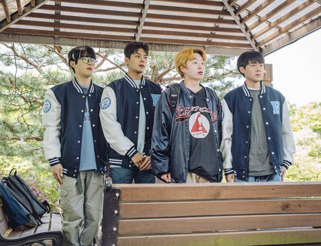 지난달 26일 공개된 웨이브·왓챠 '찌질의 역사'는 스무 살 네 명의 소년들이 사랑과 이별을 통해 성장하는 모습을 담음 청춘 성장 로맨스 코미디 드라마다. 웨이브 제공