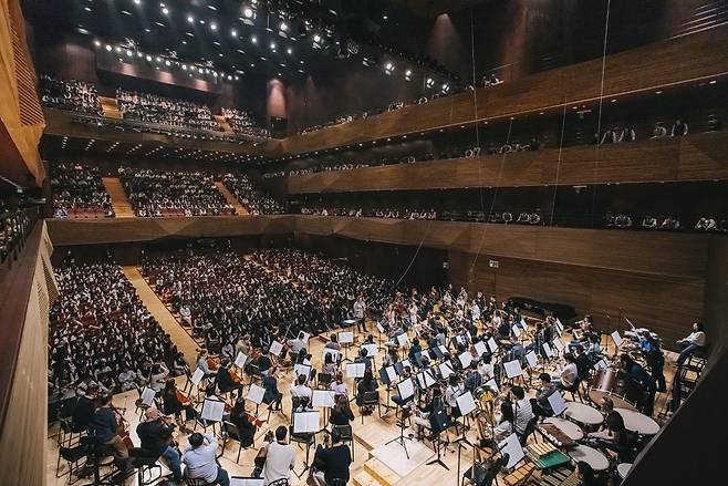 Tongyeong International Music Festival's school concert, designed for students in the region, takes place at the Tongyeong Concert Hall in Tongyeong, South Gyeongsang Province, Friday. (TIMF)