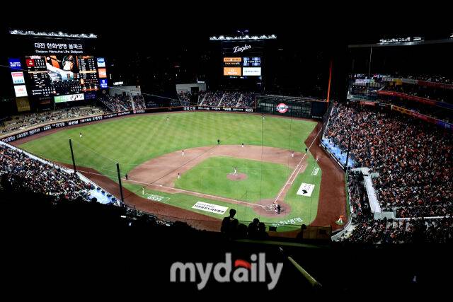 2025년 3월 28일 오후 대전 한화생명 볼파크에서 진행된 '2025 신한 SOL뱅크 KBO 리그' KIA 타이거즈와 한화 이글스의 경기가 매진됐다./마이데일리