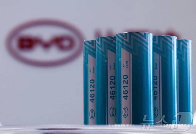 최근 BYD가 공개한 슈퍼 충전기. 지난 19일 도쿄 에너지 산업 박람회에 출품된 모습. ⓒ 로이터=뉴스1 ⓒ News1 박형기 기자