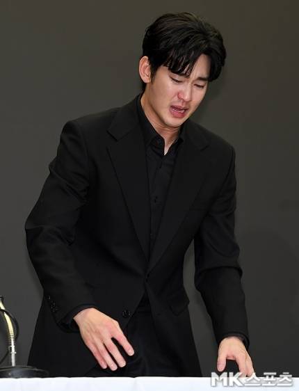 김수현은 고(故) 김새론 유족 측을 향해 120억 원 상당의 손해배상 소송과 형사고소를 동시에 제기했다.사진=천정환 기자