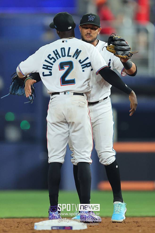 ▲ 로하스는 치좀 주니어와 연락할 계획이 있느냐는 질문에 그렇지 않다며 일축했다. 둘 사이의 논란은 꽤 오래 이어질 가능성이 있다