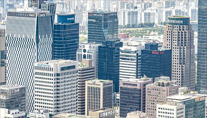 지난해 4건에 불과했던 증권사 ‘매도’ 보고서는 올해 1분기에만 벌써 3건이 등장했다. 사진은 여의도 증권가. (윤관식 기자)