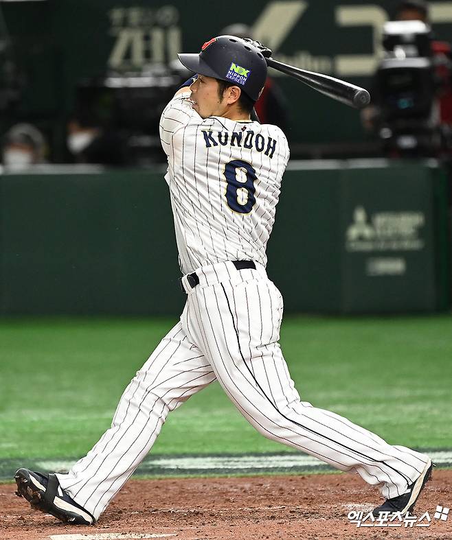 일본프로야구(NPB) 소프트뱅크 호크스의 강타자 콘도 켄스케가 허리 부상으로 수술을 받아 2025 시즌 전반기를 뛸 수 없을 것으로 보인다. 사진 엑스포츠뉴스 DB