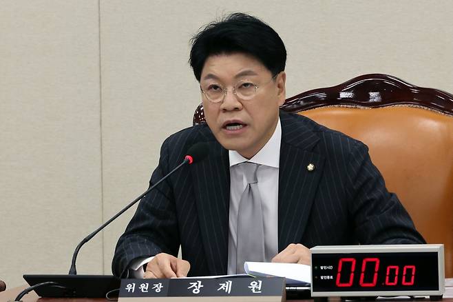 장제원 국회 과방위원장이 26일 서울 여의도 국회에서 열린 과학기술정보방송통신위원회의 원자력안전위원회 등에 대한 종합국정감사에서 발언을 하고 있다. 뉴스1