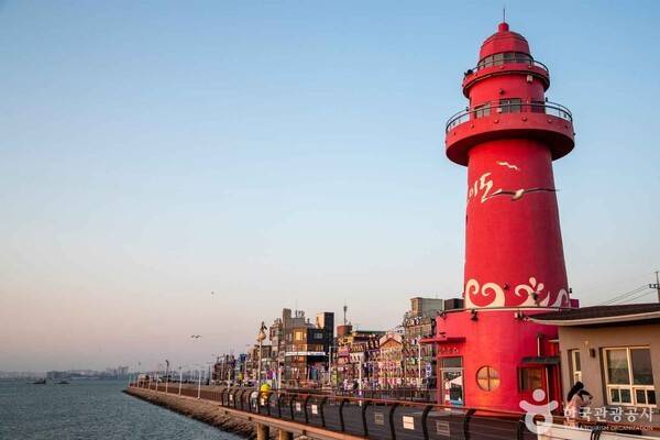 오이도 빨강등대 (출처=ⓒ한국관광공사 포토코리아-이범수)