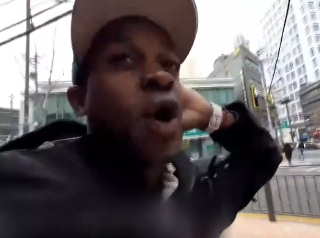 최근 한국에 들어와 온갖 기행을 일삼는 외국인 유튜버의 방송 캡쳐