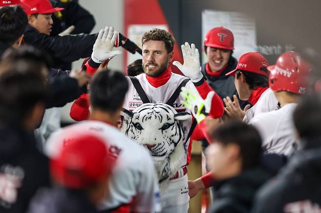 KIA 타이거즈 외국인 타자 패트릭 위즈덤이 2일 광주-KIA챔피언스필드에서 열린 2025 신한 SOL Bank KBO리그 삼성 라이온즈와의 시즌 1차전에 2번타자 겸 1루수로 선발 출전해 3타수 1안타(1홈런) 2타점 1볼넷을 기록했다. KIA 타이거즈