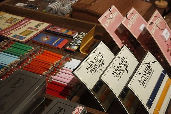 이 자리에는 다양한 소재와 디자인의 노트·다이어리 브랜드부터 필기구 브랜드 등이 저마다 부스를 마련하고 있다. ⓒ데일리안 남가희 기자