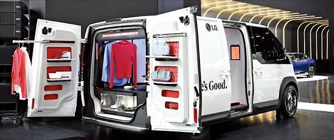 기아가 PV5 차량에 스타일러 등 LG전자 가전을 접목한 콘셉트카 PV5 슈필라움. /기아 제공