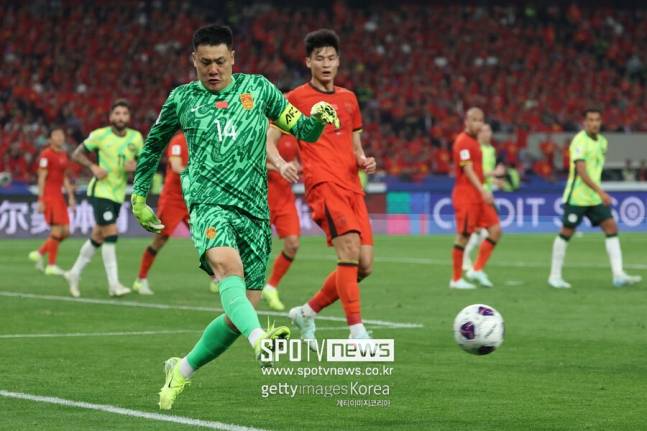 ▲ 중국은 대한민국과 일본이 공동개최했던 2002년 한일월드컵이 유일한 본선 참가다. 아시아 최강을 자랑하는 한국과 일본이 예선을 거치지 않은 이점을 중국이 누렸다. 이후로 20년간 중국은 아시아 예선조차 뚫지 못하고 있다.