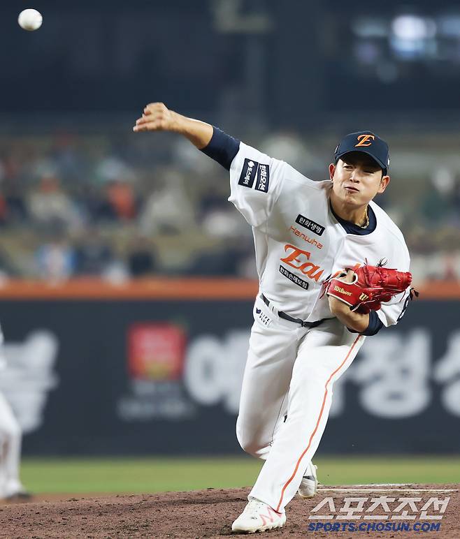 2일 대전 한화생명 볼파크에서 열린 KBO리그 한화와 롯데의 경기. 투구하는 한화 이태양. 대전=송정헌 기자songs@sportschosun.com/2025.04.02/