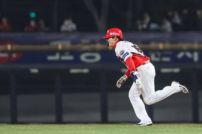 ▲ 4일 잠실 LG전에서는 1회 아쉬운 수비까지 기록하는 등 전체적인 경기력이 자신의 원래 기량과 동떨어져 있는 최원준 ⓒKIA타이거즈