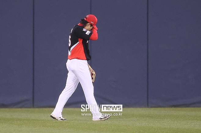 ▲ 4일 잠실 LG전에서 동점의 빌미를 제공하는 아쉬운 실책성 플레이를 저지른 최원준 ⓒ곽혜미 기자