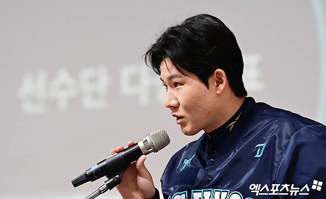 NC 내야수 박민우는 5일 고척 스카이돔에서 열린 '2025 신한 SOL Bank KBO 리그' 키움과 정규시즌 두 번째 맞대결에서 1번타자 2루수로 선발 출전했다. 4회초 주루 센스를 활용해 추가점 획득에 힘을 보탰다. 경기 후에는 주장으로서 선수단을 주도해 묵념을 진행했다. 엑스포츠뉴스 DB