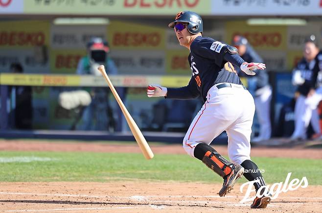 6일 대구삼성라이온즈파크에서 열린 2025 신한 SOL Bank KBO리그 한화 이글스와 삼성 라이온즈의 경기, 한화 이재원이 타격을 하고 있다. 한화 이글스