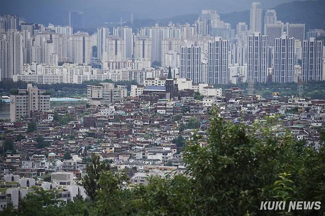 서울 송파구 롯데월드타워에서 바라본 송파구와 강남구 아파트 단지 모습. 곽경근 대기자