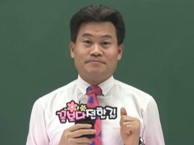 한국사 강사 전한길씨가 그동안 자신의 팬카페에 올렸던 정치적인 글을 모두 삭제했다. /사진=전한길 유튜브 채널 캡처