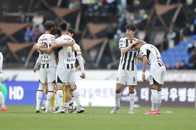 울산문수축구경기장/ K리그1/ 울산HDFC vs FC서울/ 서울 김주성, 야잔, 기성용, 루카스/ 경기 종료/ 무승부/ 아쉬움/ 사진 김정수