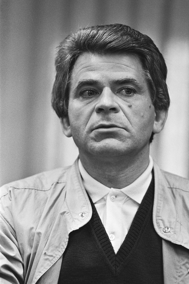 보리스 스파스키는 1972년 월드 체스 챔피언전에서 도전자인 미국인 체스 천재 보비 피셔를 상대한 구소련 체스 그랜드마스터다. 세계인이 지켜본 그 세기의 대결에서 그는 챔프 타이틀을 잃었지만, 미국-소련 냉전 체스 판의 '폰'이 되기를 거부하며 스포츠맨십과 성숙한 매너로 구소련 체스 선수에 대한 서구인의 편견을 허물었다. 그는 이념과 조국보다 체스를 사랑한 진정한 체스 챔프였다. 프랑스로 망명한 뒤인 1983년 10월의 스파스키. 위키피디아